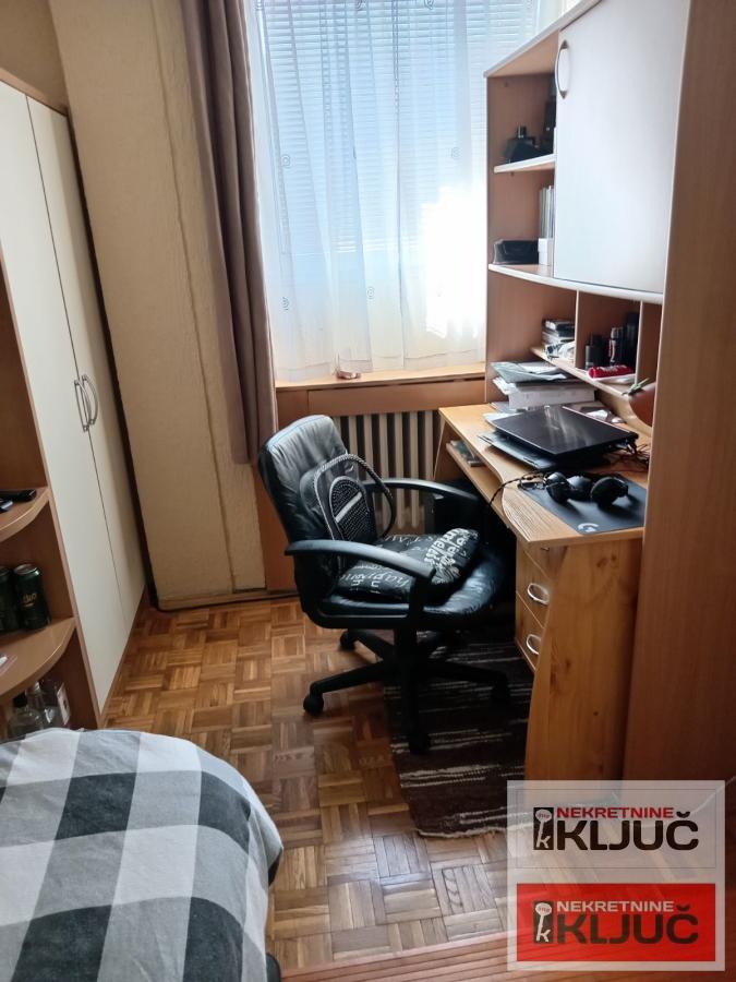 NOVO NASELJE, 84m2 plus terasa, Četvorosoban, Renoviran 14
