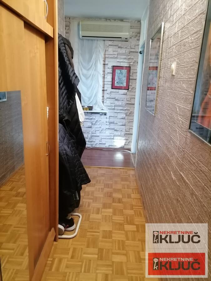 NOVO NASELJE, 84m2 plus terasa, Četvorosoban, Renoviran 17