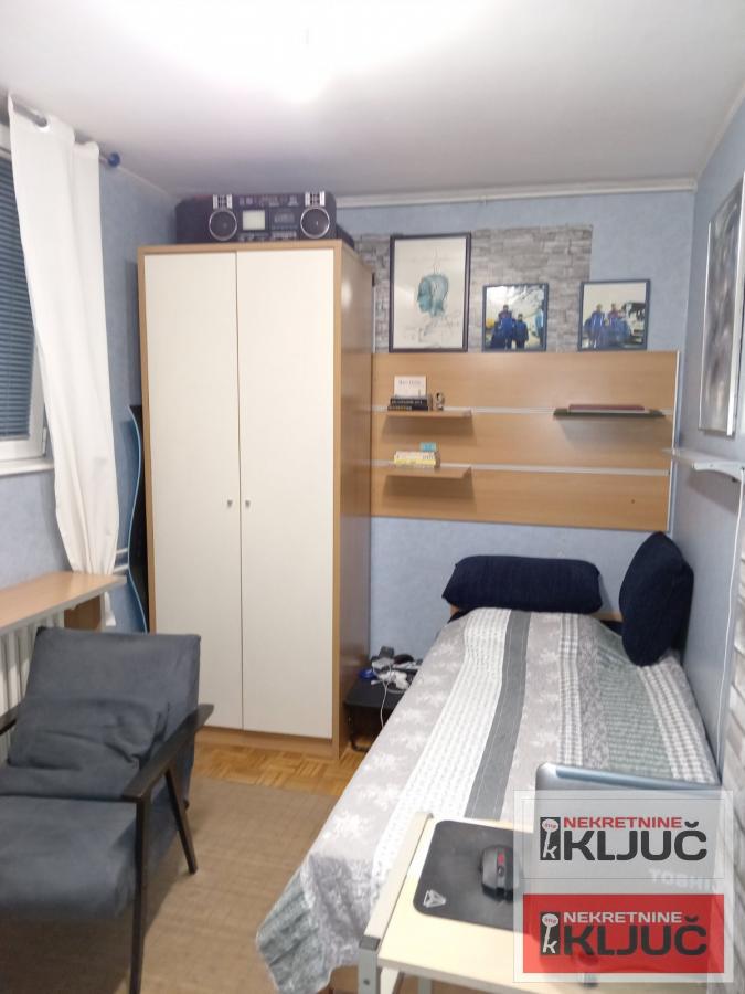 NOVO NASELJE, 84m2 plus terasa, Četvorosoban, Renoviran 20