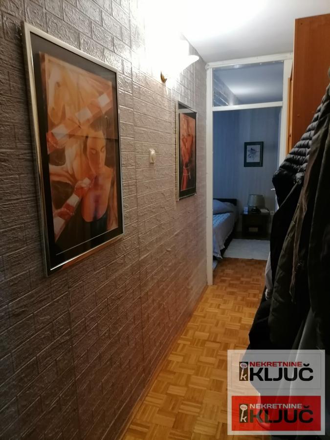 NOVO NASELJE, 84m2 plus terasa, Četvorosoban, Renoviran 11