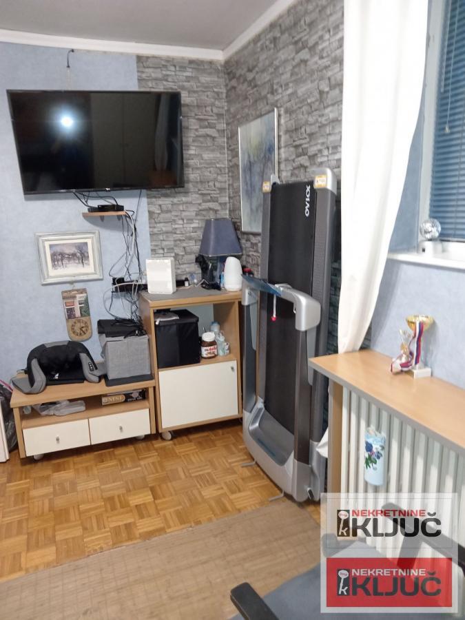 NOVO NASELJE, 84m2 plus terasa, Četvorosoban, Renoviran 12