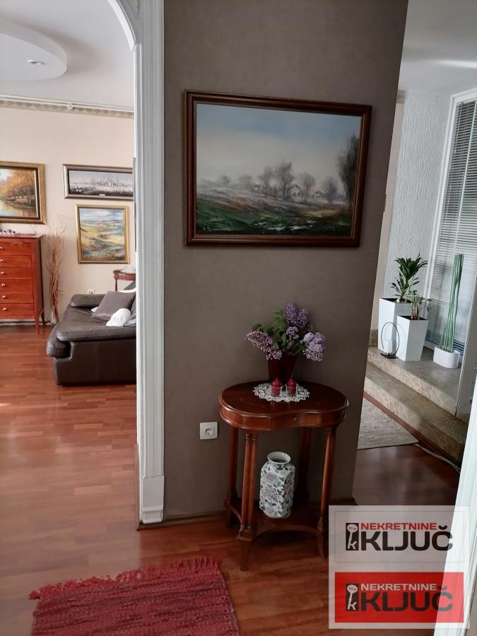 NOVO NASELJE, 84m2 plus terasa, Četvorosoban, Renoviran 13