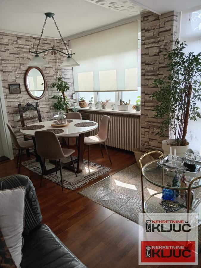 NOVO NASELJE, 84m2 plus terasa, Četvorosoban, Renoviran 4