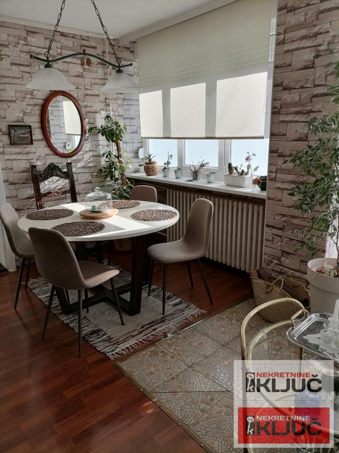 NOVO NASELJE, 84m2 plus terasa, Četvorosoban, Renoviran 5