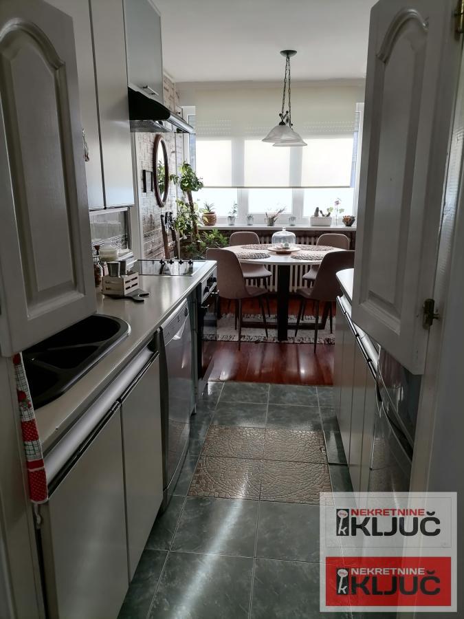 NOVO NASELJE, 84m2 plus terasa, Četvorosoban, Renoviran 6