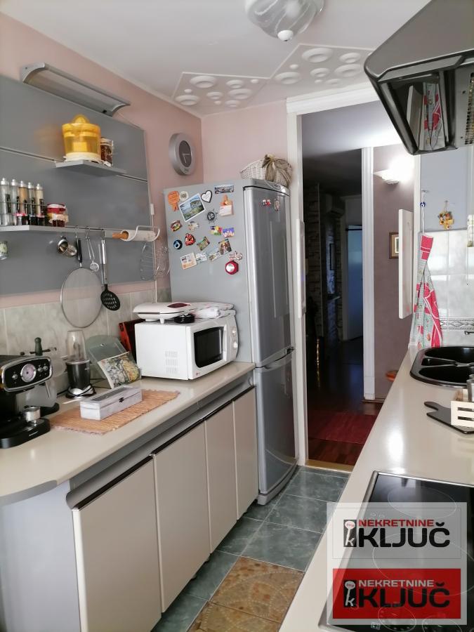 NOVO NASELJE, 84m2 plus terasa, Četvorosoban, Renoviran 7