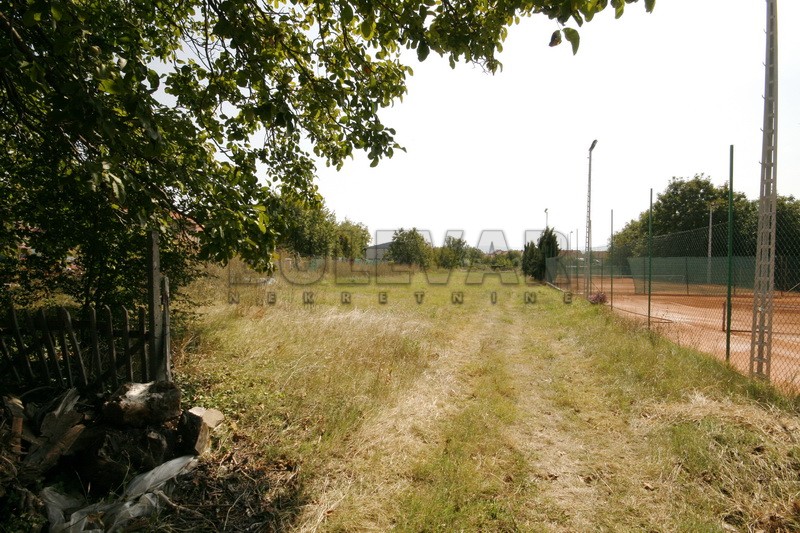 Plac, Crveni krst, Bulevar 12. februar ID: p-01679 2