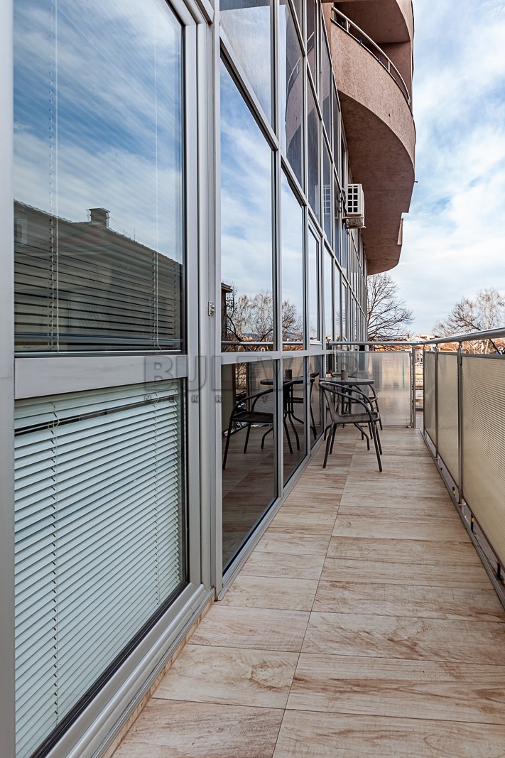 Trosoban stan, 108 m2, Centar, Kej Kola srpskih sestara ID: p-010800 6