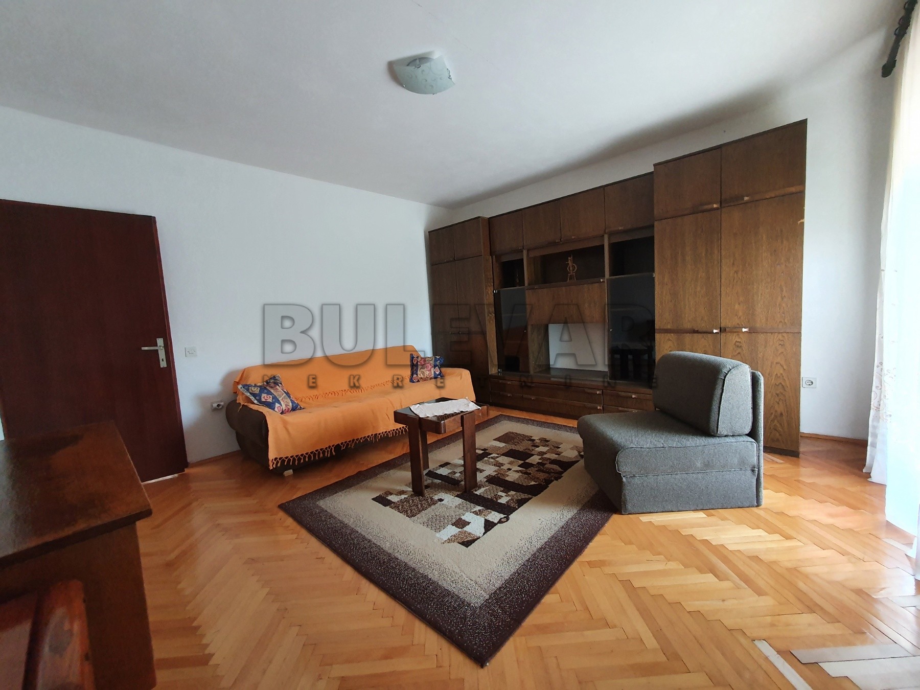 Trosoban stan, 110 m2, Crveni krst, Sjenička ID: i-09490 6