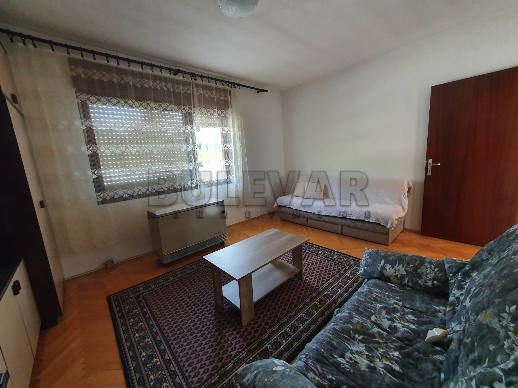 Trosoban stan, 110 m2, Crveni krst, Sjenička ID: i-09490 7