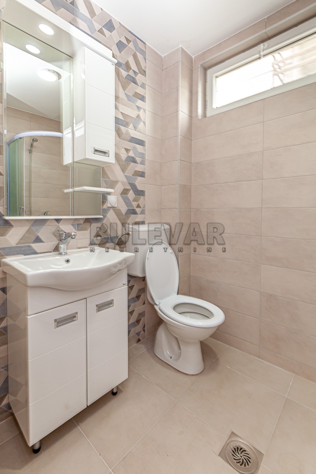 Trosoban stan, 58.6 m2, Pantelej, Borska ID: p-08588 6