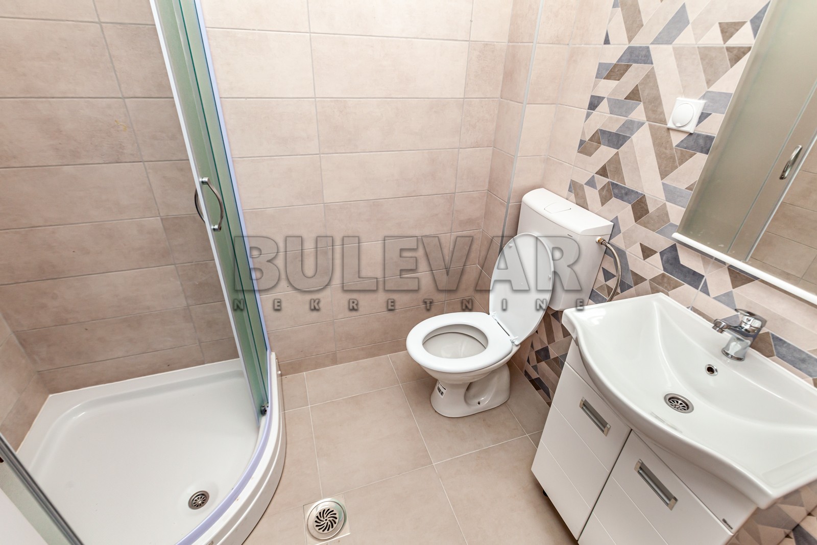 Trosoban stan, 58.6 m2, Pantelej, Borska ID: p-08592 10