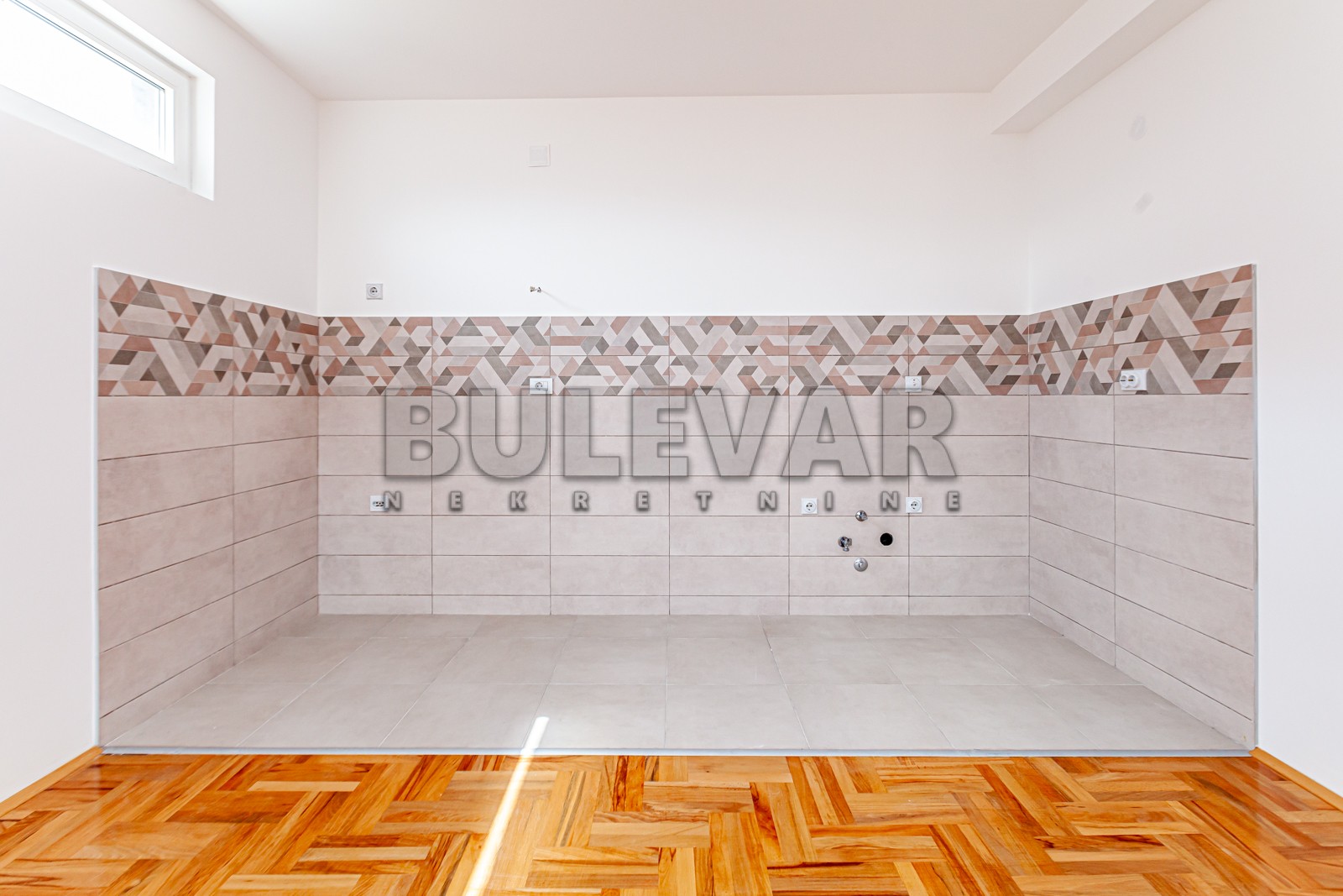 Trosoban stan, 58.86 m2, Pantelej, Borska ID: p-08593 2