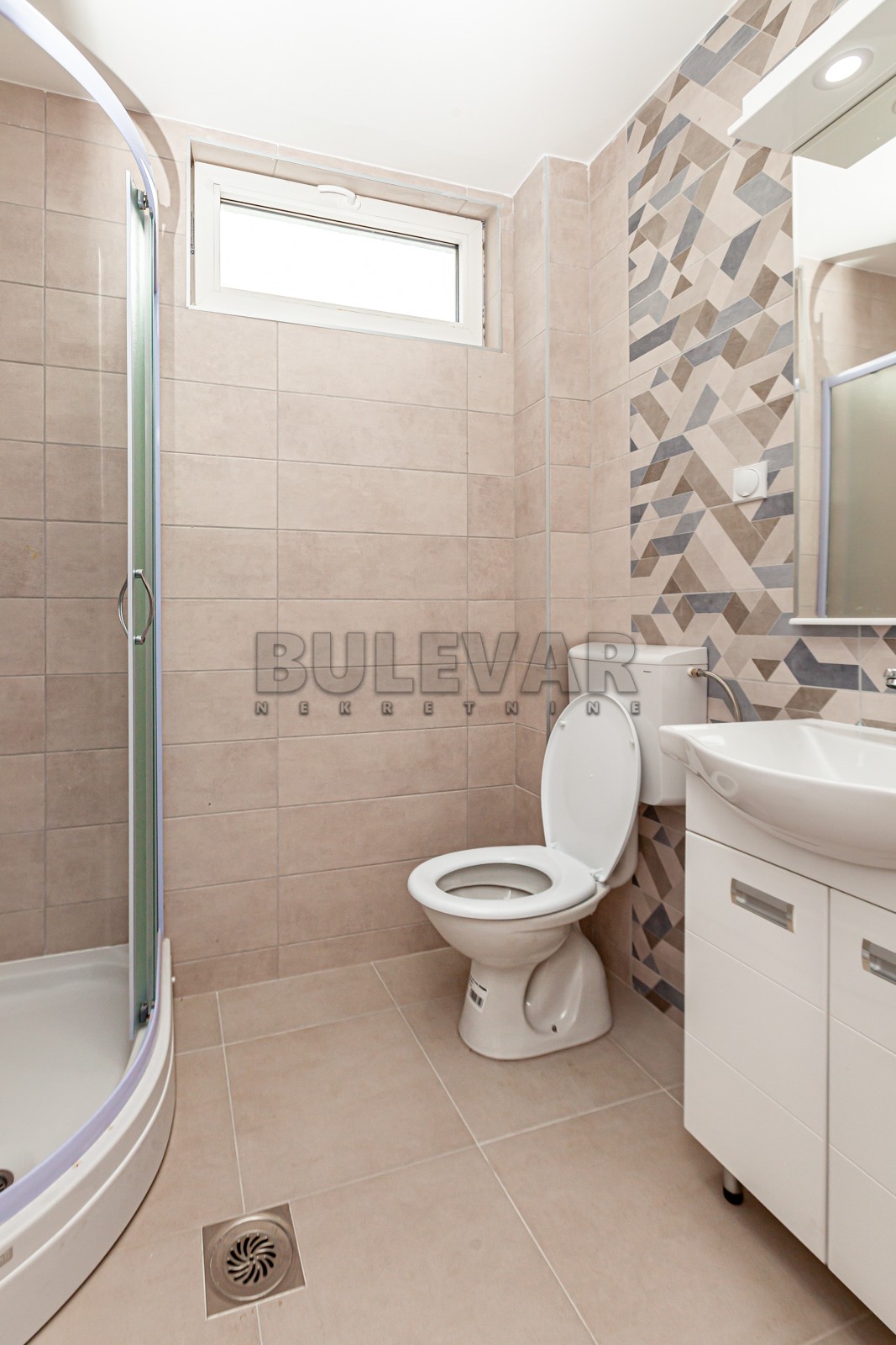 Trosoban stan, 59.39 m2, Pantelej, Borska ID: p-08589 11