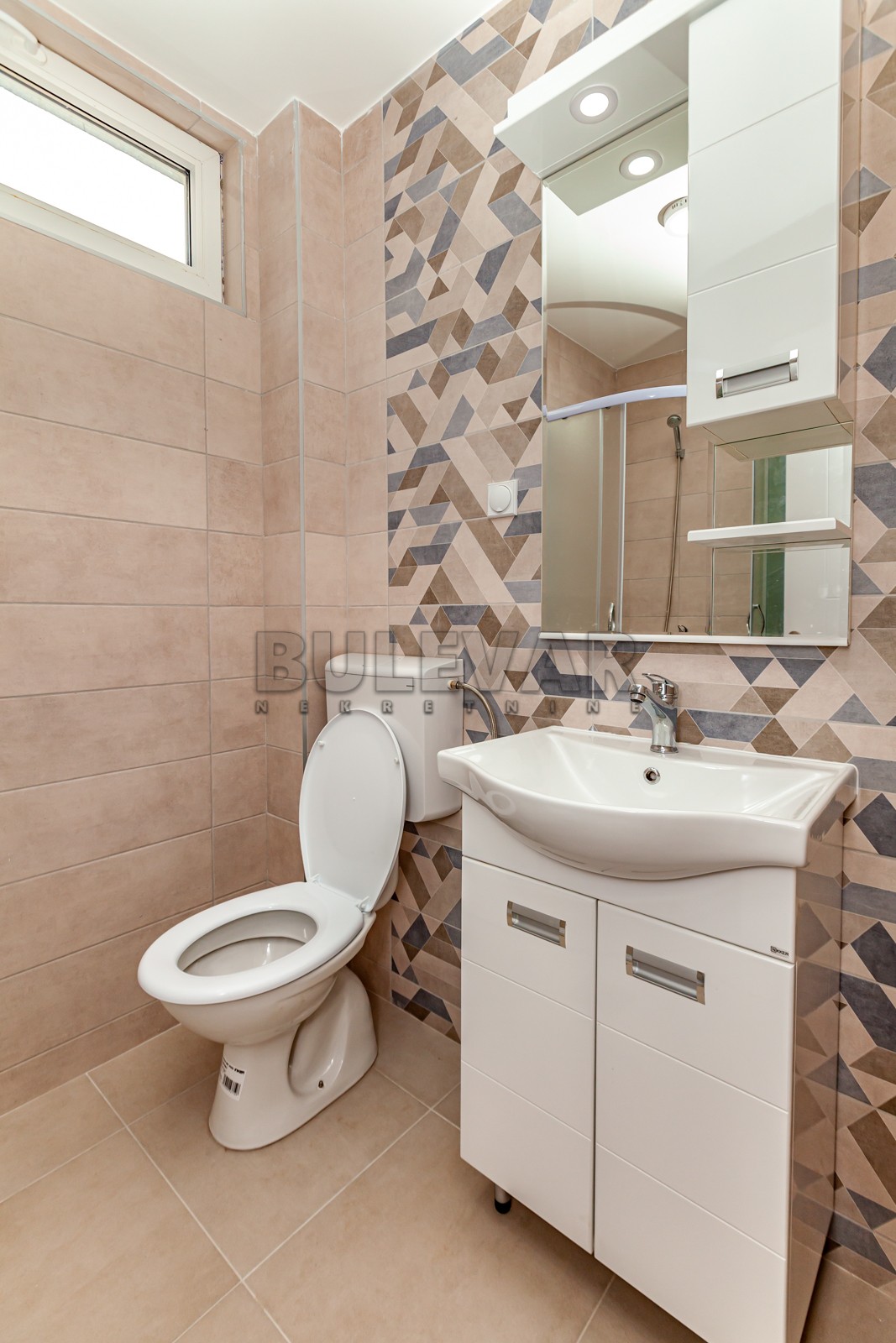 Trosoban stan, 59.39 m2, Pantelej, Borska ID: p-08589 12