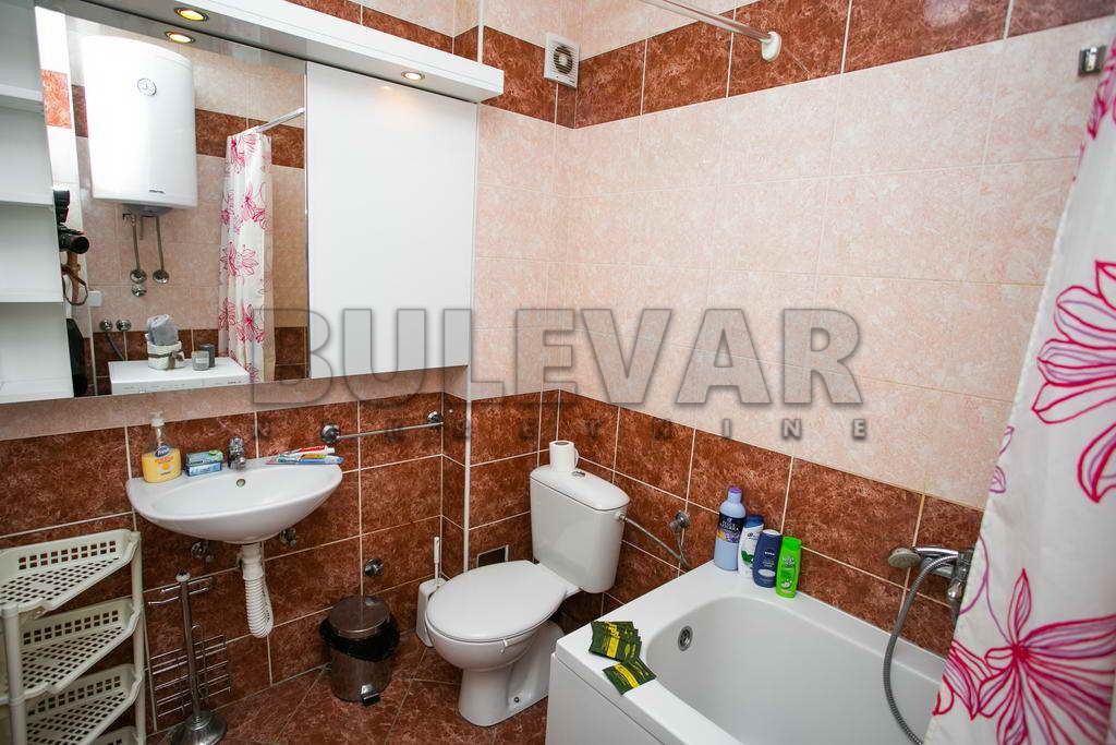 Trosoban stan, 64 m2, Centar, Kej Kola srpskih sestara ID: i-01219 10