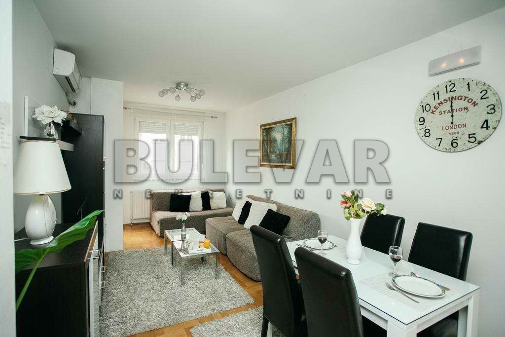 Trosoban stan, 64 m2, Centar, Kej Kola srpskih sestara ID: i-01219 2