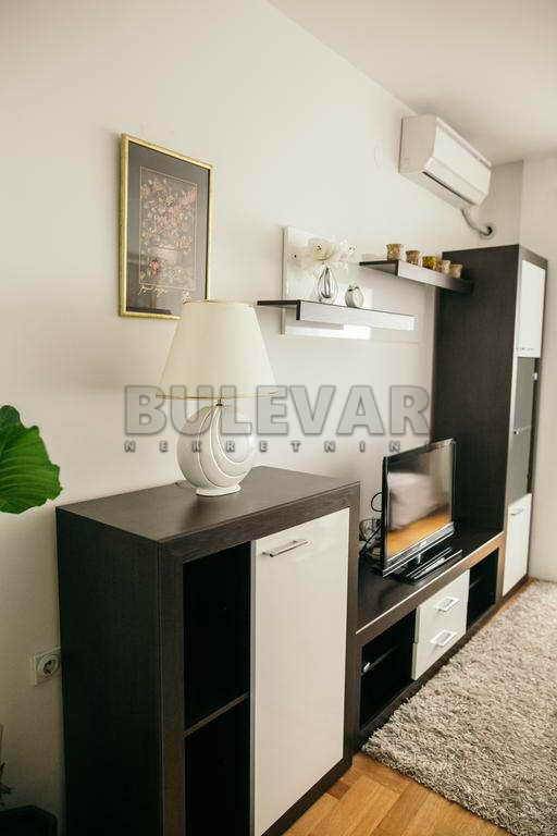 Trosoban stan, 64 m2, Centar, Kej Kola srpskih sestara ID: i-01219 4