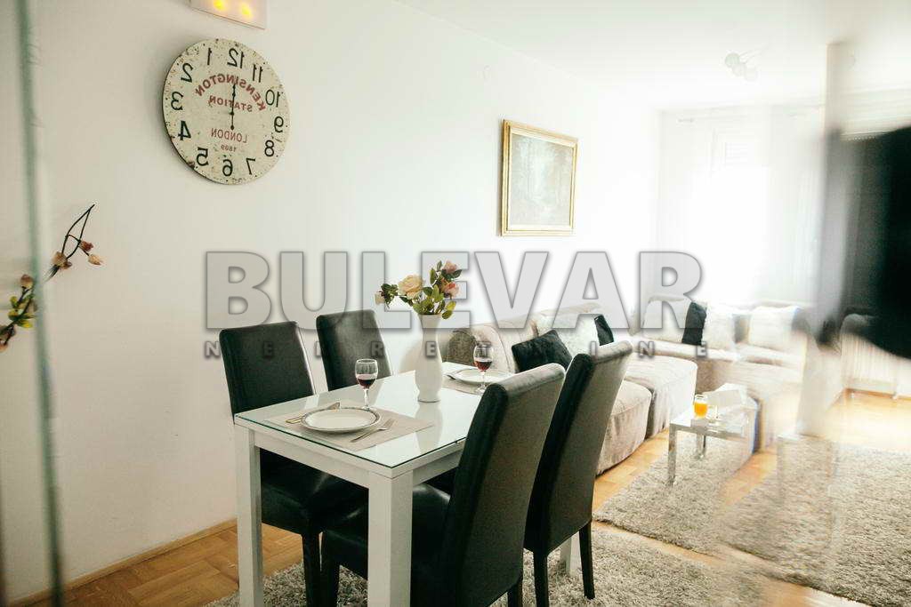 Trosoban stan, 64 m2, Centar, Kej Kola srpskih sestara ID: i-01219 5