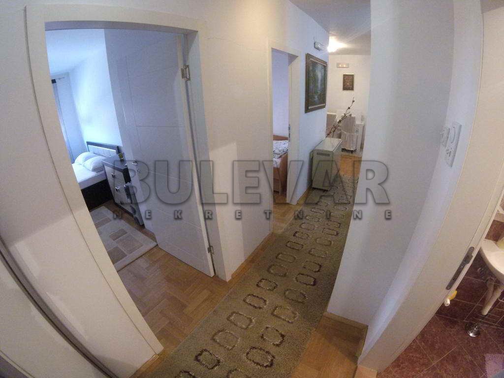 Trosoban stan, 64 m2, Centar, Kej Kola srpskih sestara ID: i-01219 7