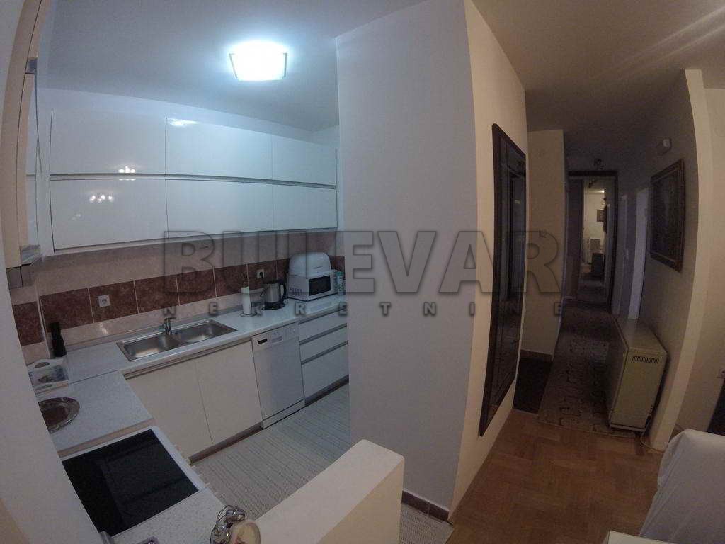 Trosoban stan, 64 m2, Centar, Kej Kola srpskih sestara ID: i-01219 8