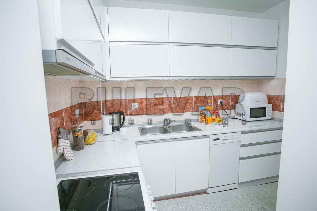 Trosoban stan, 64 m2, Centar, Kej Kola srpskih sestara ID: i-01219 9