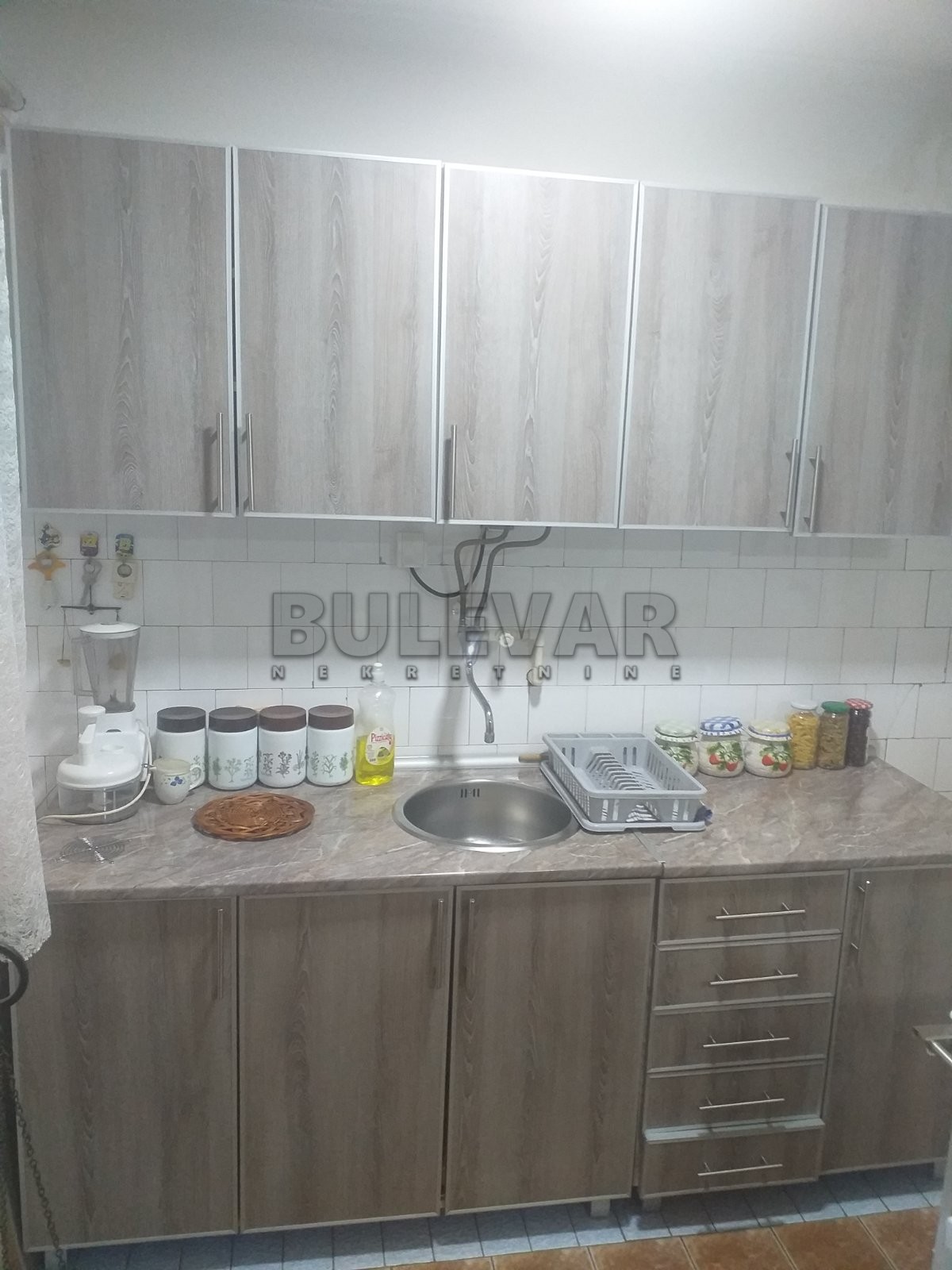 Trosoban stan, 64 m2, Tehnički fakulteti, Miluna Tošića Luna ID: i-08030 11