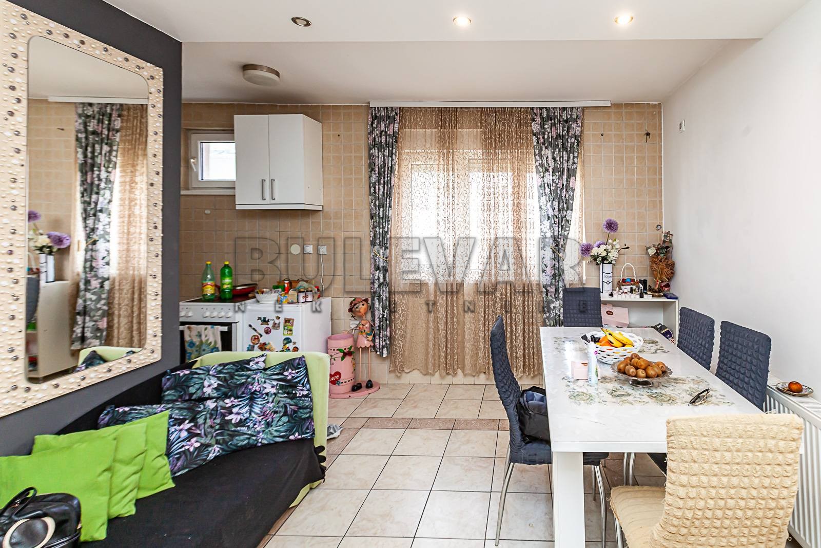 Trosoban stan, 80 m2, Palilula, Božidarčeva ID: p-010976 2