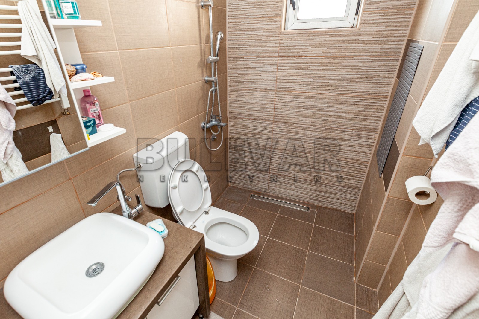 Trosoban stan, 81 m2, Durlan, Kninska ID: p-05014 16