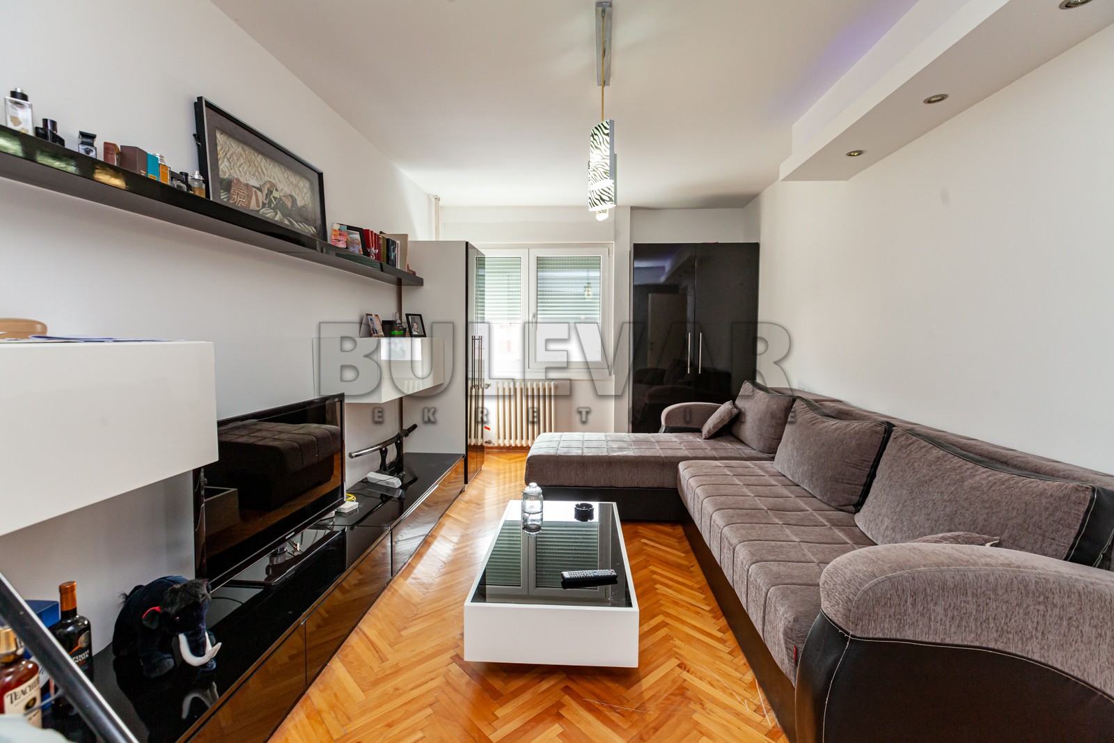 Trosoban stan, 91 m2, Centar, Trg Pavla Stojkovića ID: p-06905 2