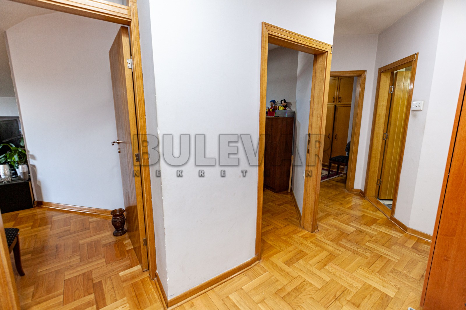 Trosoban stan, 95 m2, Centar, Generala Milojka Lešjanina ID: p-06096 1