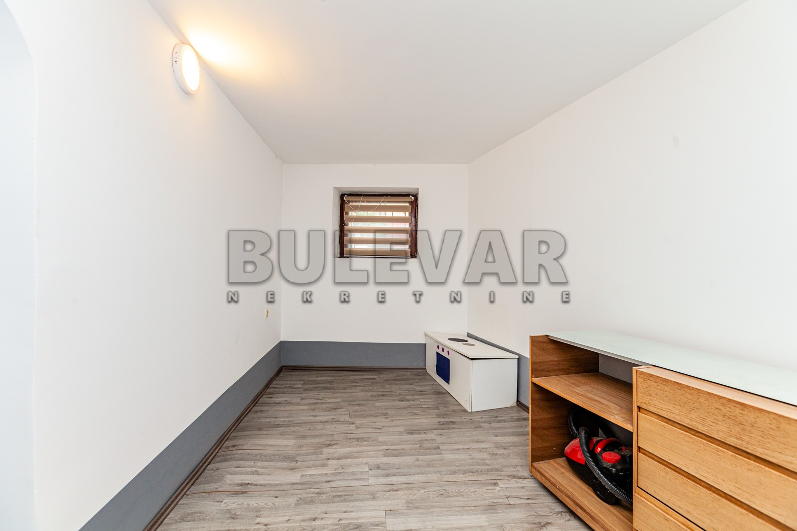 Trosobna kuća, 156 m2, Centar, Jug Bogdanova ID: p-03771 14