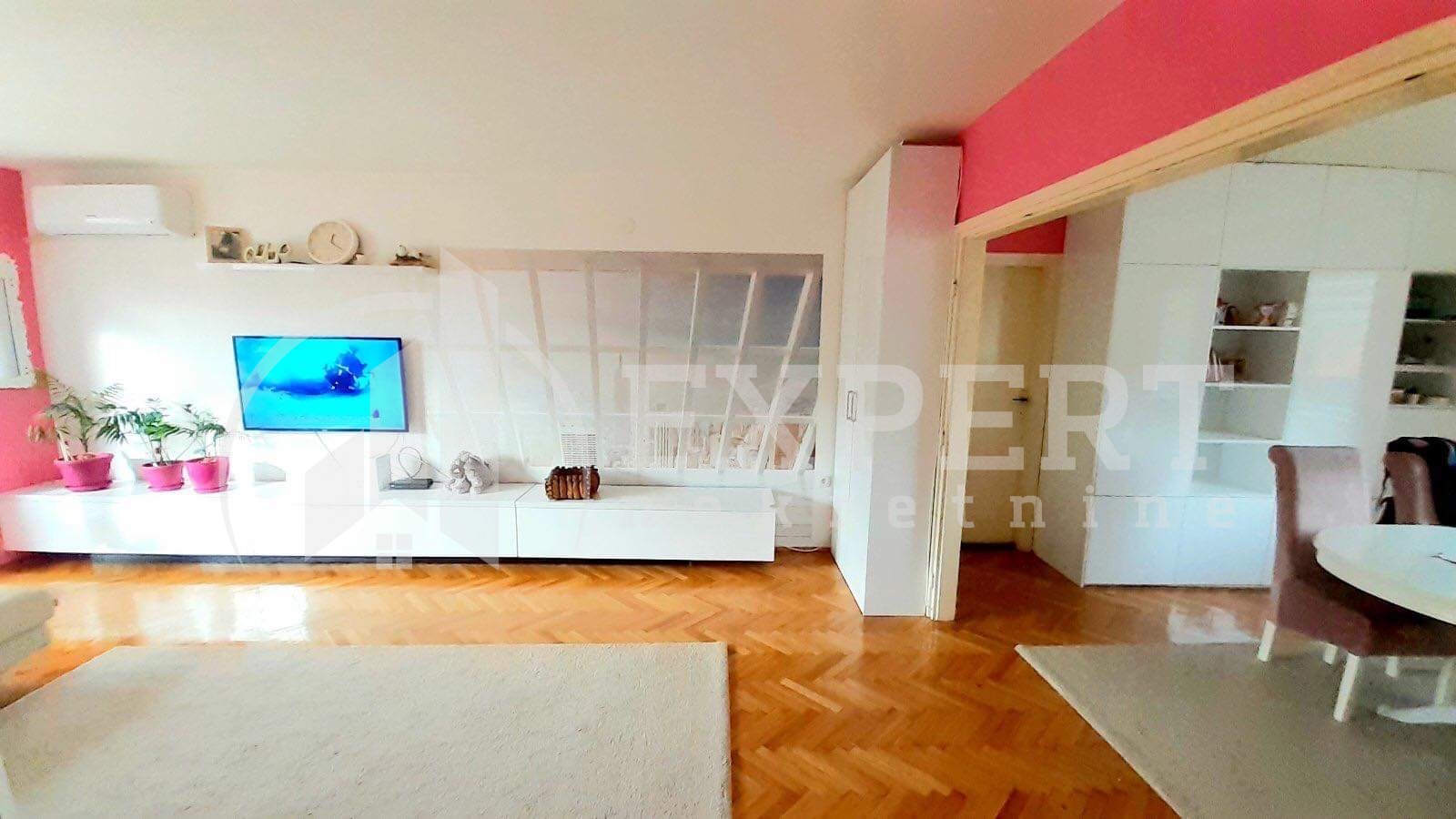 četvorosoban stan, 115 m2, Centar, Trg kralja Aleksandra Ujedinitelja ID: p-09148 2