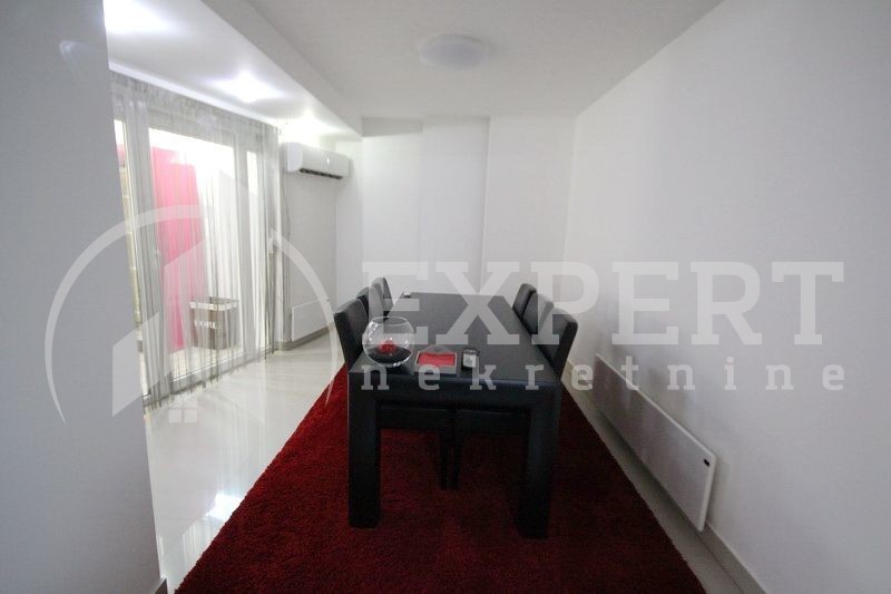 četvorosoban stan, 186 m2, Medijana, Cara Dušana ID: p-0682 5