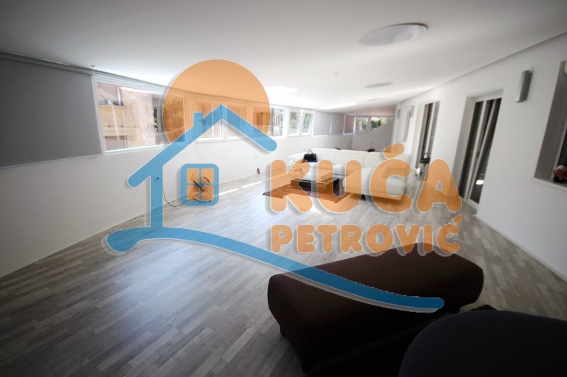 četvorosoban stan, 186 m2, Medijana, Cara Dušana ID: p-0682 3