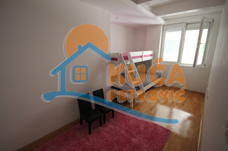 četvorosoban stan, 186 m2, Medijana, Cara Dušana ID: p-0682 6