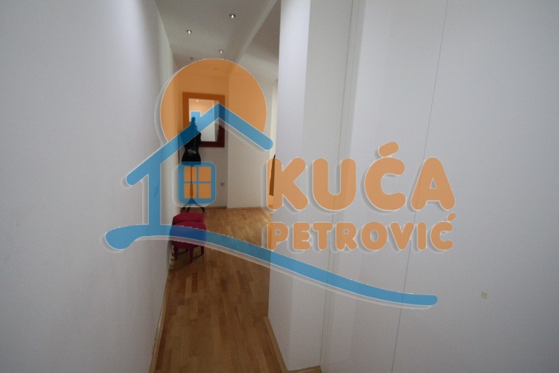 četvorosoban stan, 186 m2, Medijana, Cara Dušana ID: p-0682 8