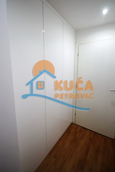 četvorosoban stan, 186 m2, Medijana, Cara Dušana ID: p-0682 9