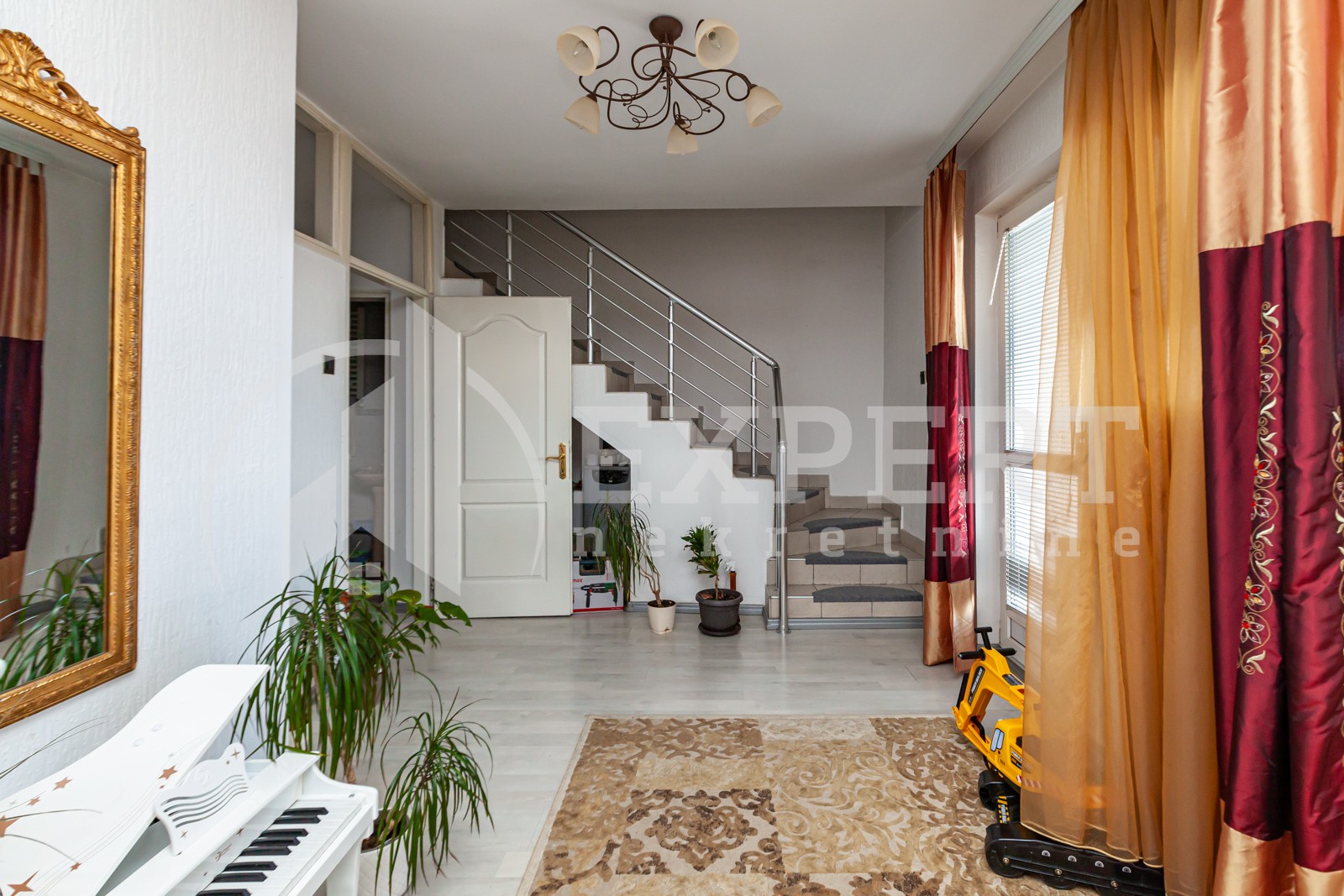četvorosoban stan, 200 m2, Bulevar Nemanjića, Bulevar Nemanjića ID: p-08729 13