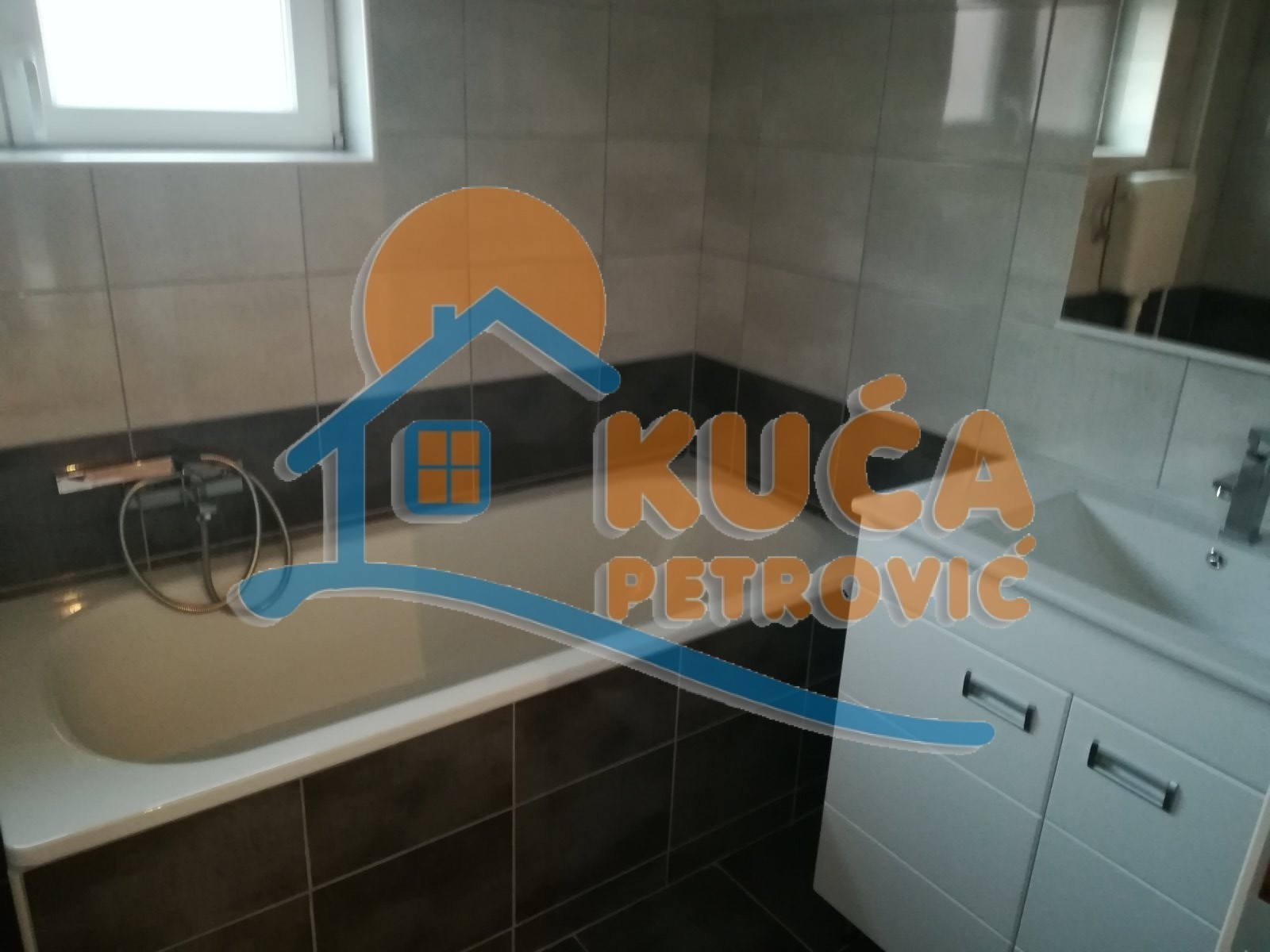 četvorosoban stan, 210 m2, Ćalije, Bagremova ID: i-03660 17