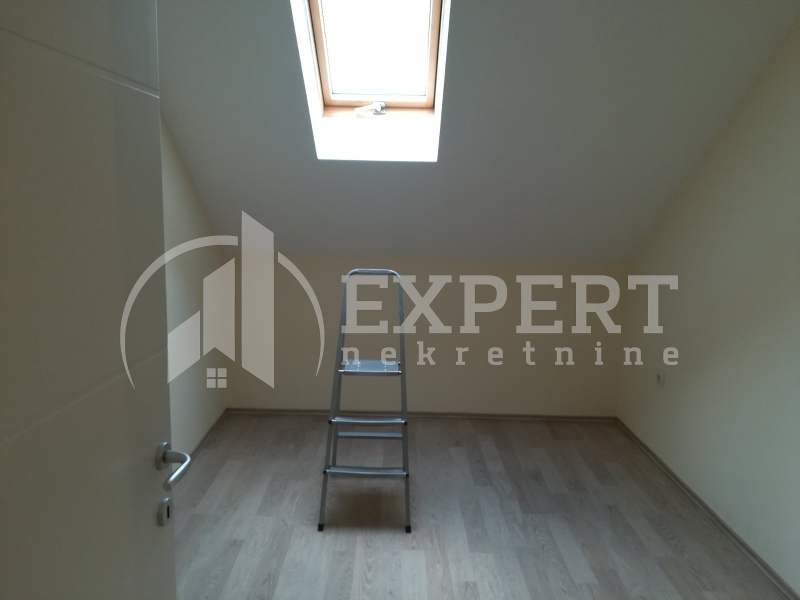 četvorosoban stan, 210 m2, Ćalije, Bagremova ID: i-03660 18