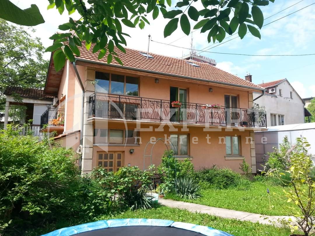 četvorosobna kuća, 200 m2, Centar, Generala Tranijea ID: i-07810 1