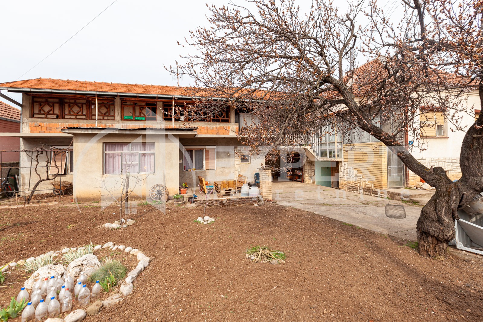 četvorosobna kuća, 200 m2, Crveni krst, Bulevar 12.februar ID: p-05471 2