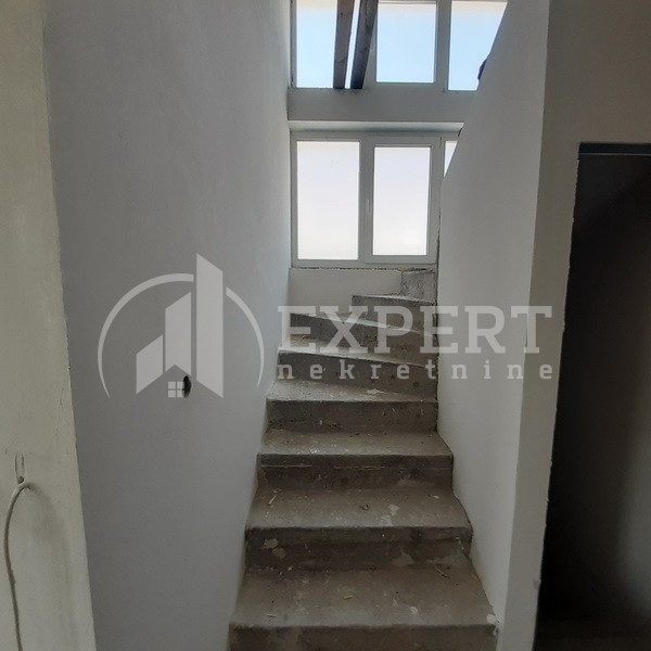 četvorosobna kuća, 220 m2, Donji Komren, Ratarska ID: p-09022 11