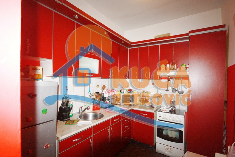 četvorosobna kuća, 243 m2, Crveni krst, Moravska ID: p-01788 10