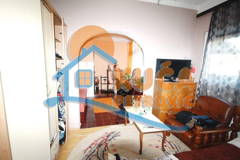 četvorosobna kuća, 243 m2, Crveni krst, Moravska ID: p-01788 8