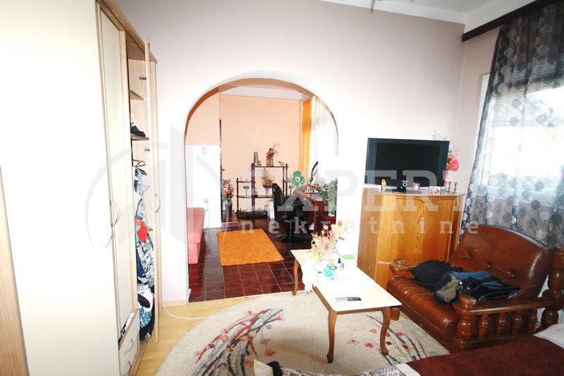 četvorosobna kuća, 243 m2, Crveni krst, Moravska ID: p-01788 8