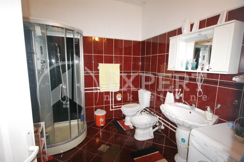 četvorosobna kuća, 243 m2, Crveni krst, Moravska ID: p-01788 11