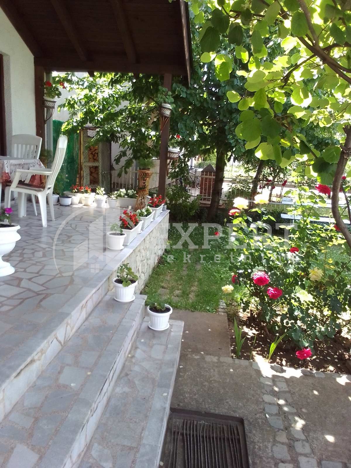 četvorosobna kuća, 248 m2, Niška Banja, Bulevar svetog cara ID: p-06630 17