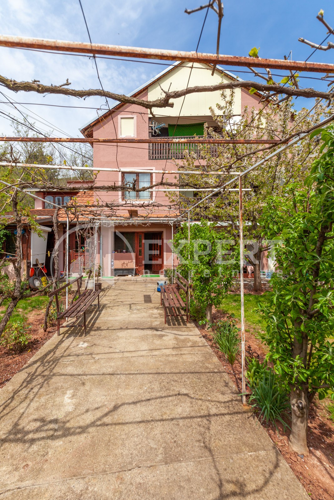 četvorosobna kuća, 250 m2, Sićevo, Sićevo ID: p-08432 1